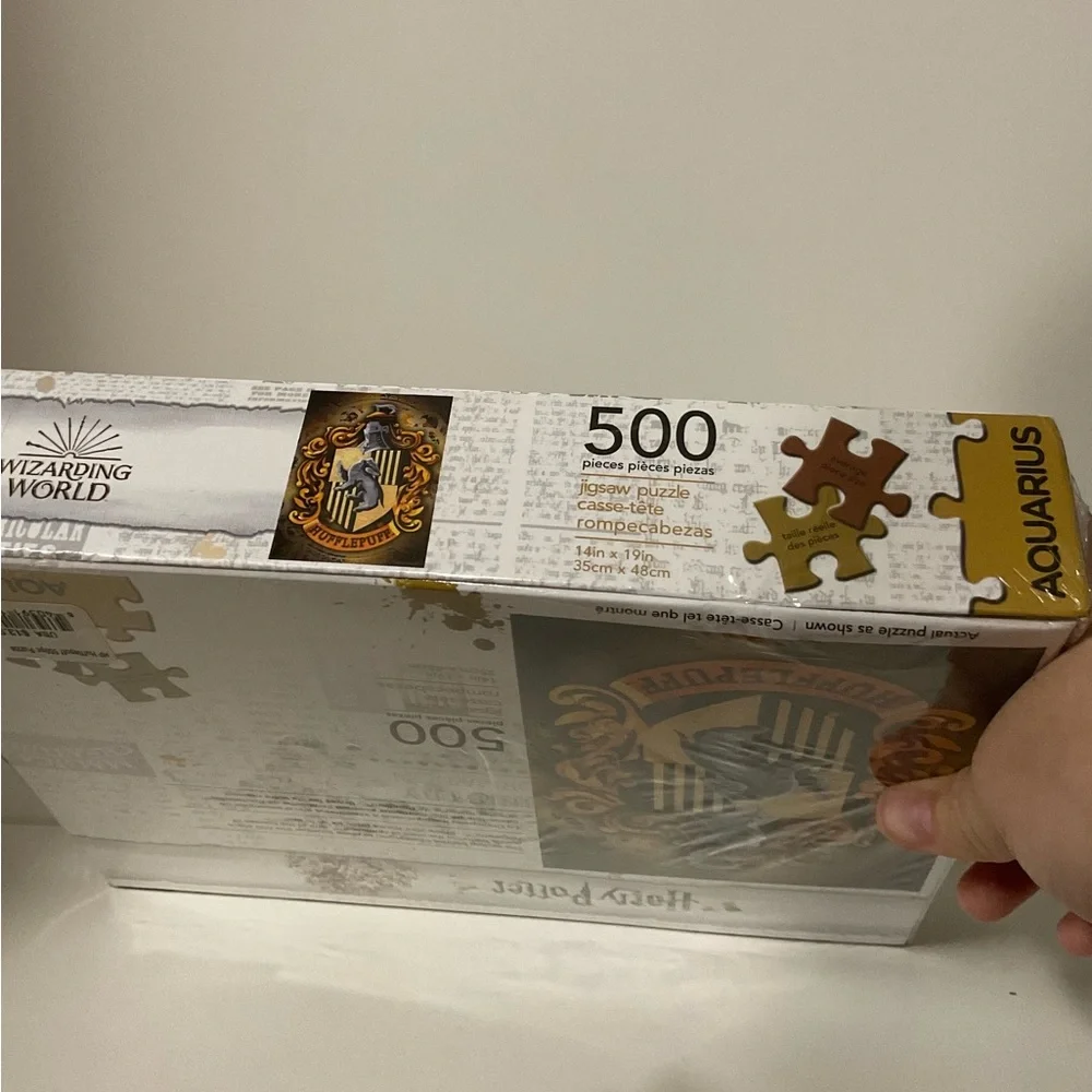 Harry Potter Hufflepuff Crest Puzzle 500 Pieces Wizarding World New 14inX19in